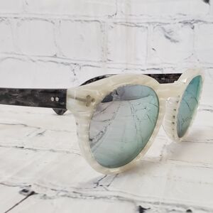 Illisteva - Pearl White Round Women's Sunglasses with Mirrored Lenses